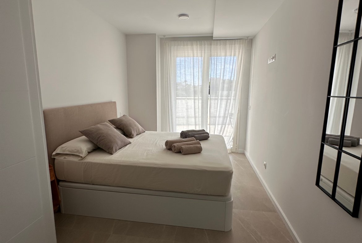 Brand-New 1-Bedroom Apartment with Private Parking and Communal Pool in Playa d’en Bossa