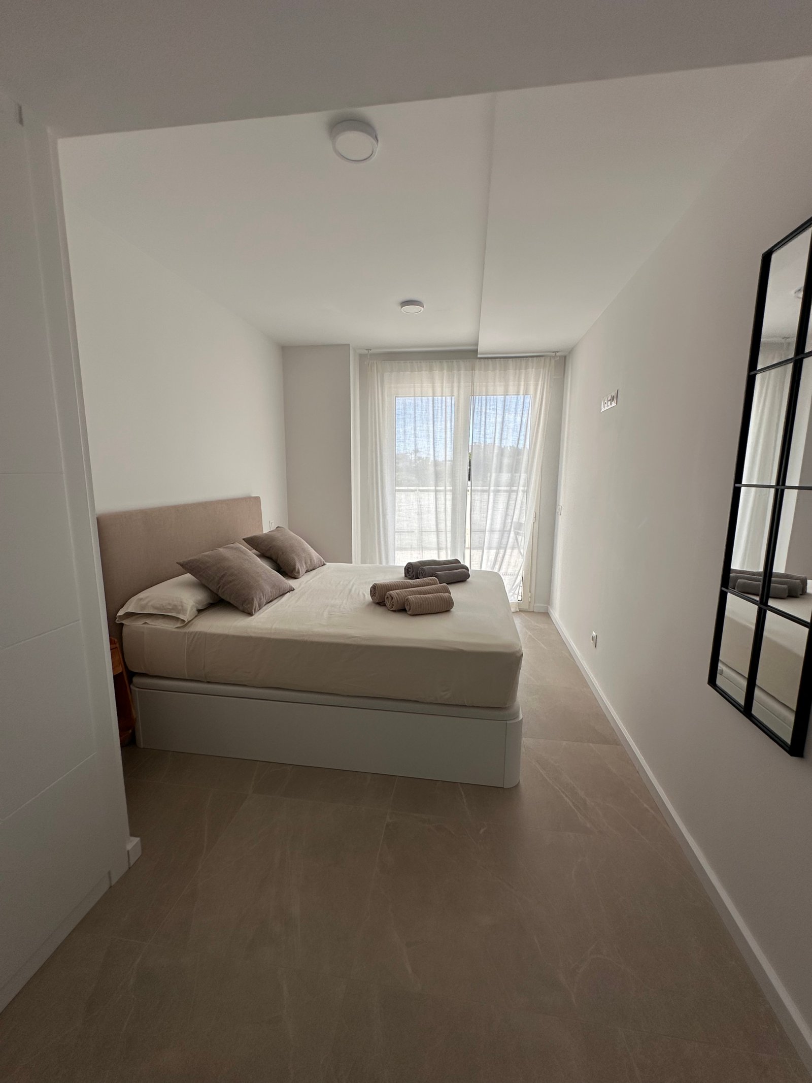 Brand-New 1-Bedroom Apartment with Private Parking and Communal Pool in Playa d’en Bossa