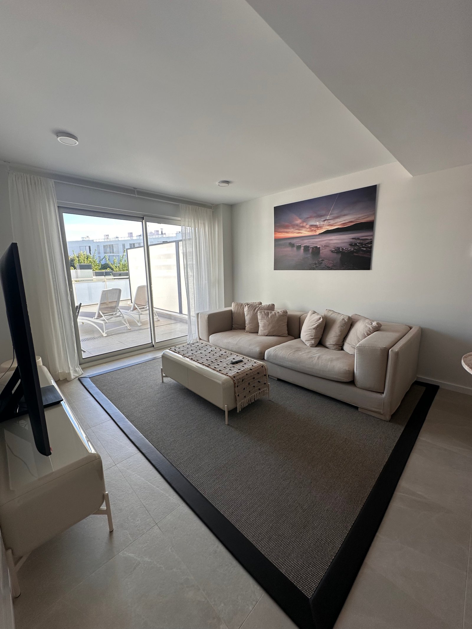 Brand-New 1-Bedroom Apartment with Private Parking and Communal Pool in Playa d’en Bossa