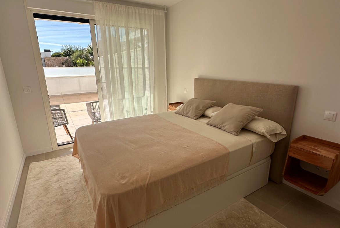 Brand-New 2-Bedroom Apartment with Private Parking and Communal Pool in Playa d’en Bossa