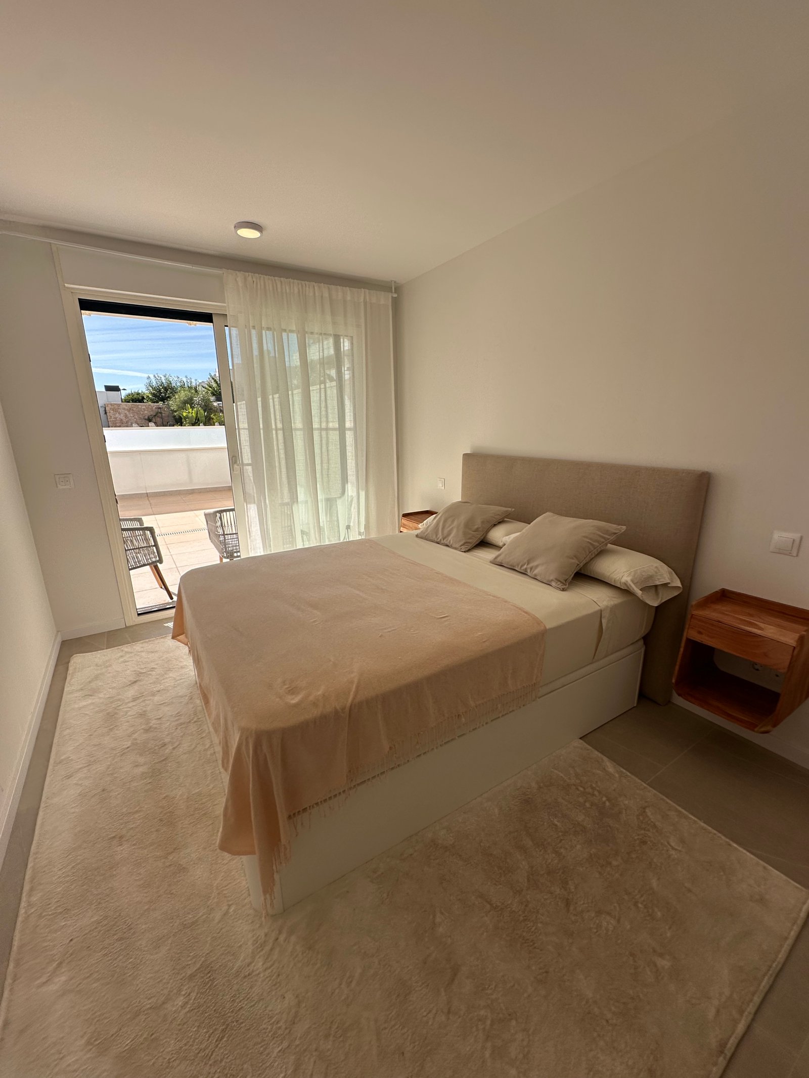 Brand-New 2-Bedroom Apartment with Private Parking and Communal Pool in Playa d’en Bossa