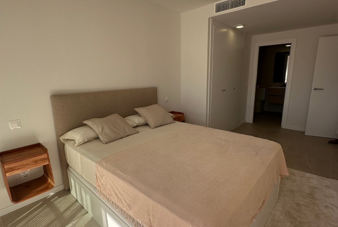 Brand-New 2-Bedroom Apartment with Private Parking and Communal Pool in Playa d’en Bossa