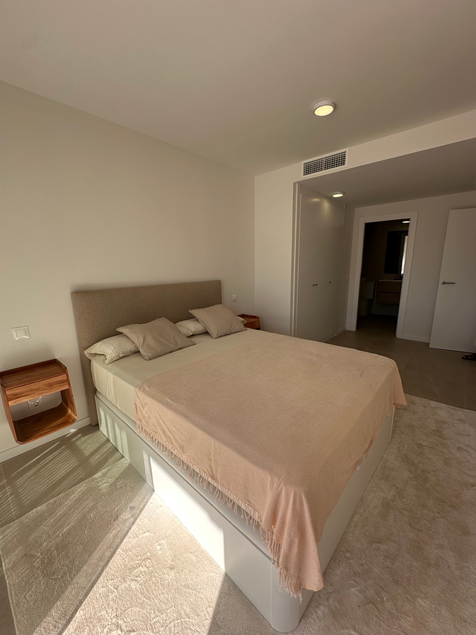 Brand-New 2-Bedroom Apartment with Private Parking and Communal Pool in Playa d’en Bossa
