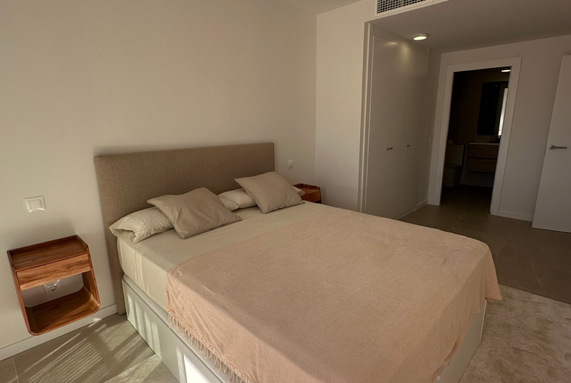Brand-New 2-Bedroom Apartment with Private Parking and Communal Pool in Playa d’en Bossa