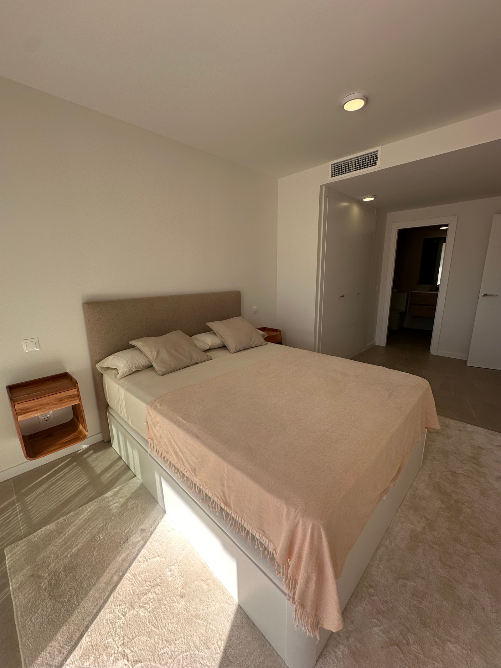 Brand-New 2-Bedroom Apartment with Private Parking and Communal Pool in Playa d’en Bossa