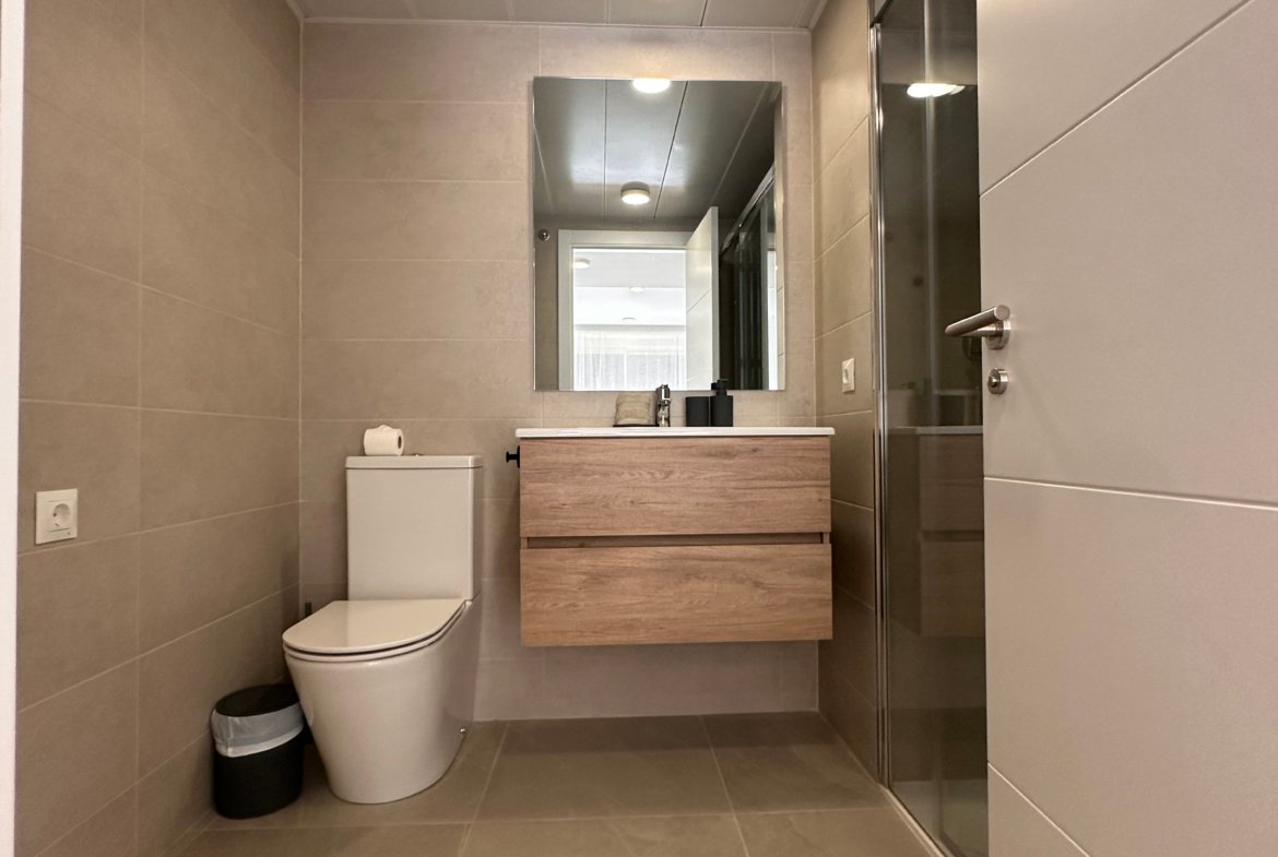 Brand-New 2-Bedroom Apartment with Private Parking and Communal Pool in Playa d’en Bossa