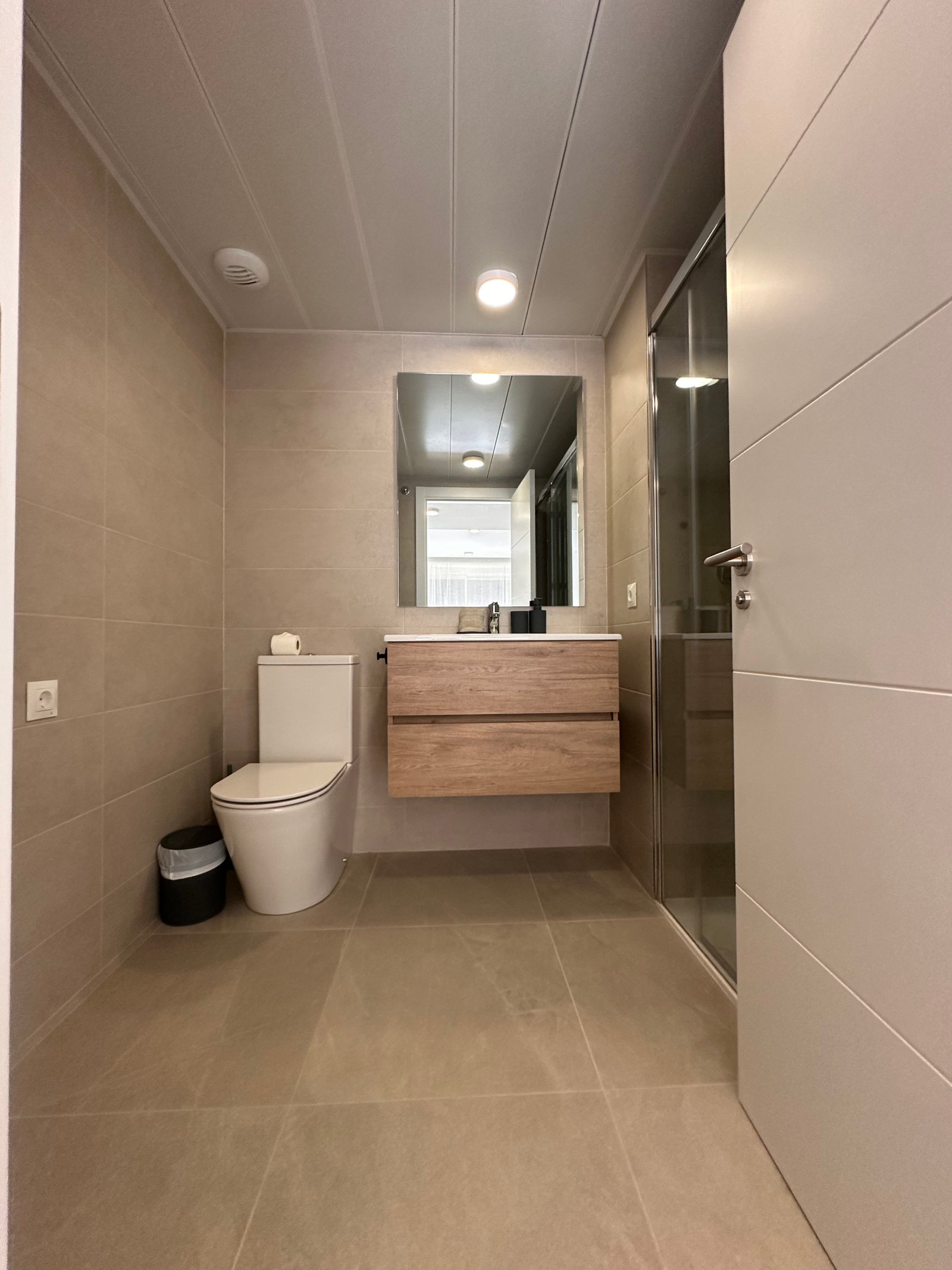Brand-New 2-Bedroom Apartment with Private Parking and Communal Pool in Playa d’en Bossa
