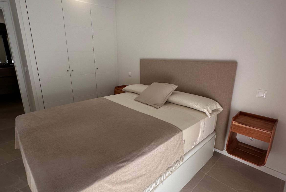 Brand-New 2-Bedroom Apartment with Private Parking and Communal Pool in Playa d’en Bossa