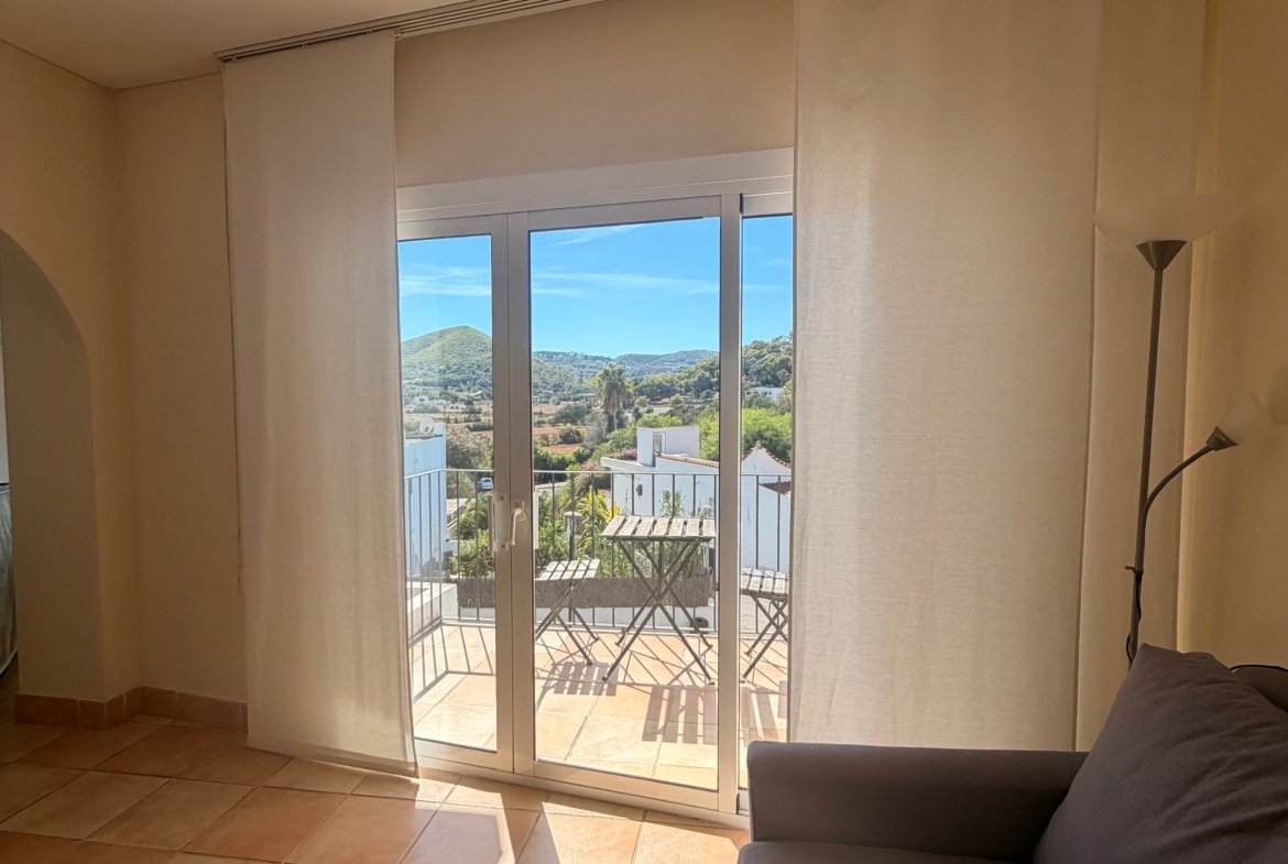 Sunny Apartment For Annual Rent in Cala Llonga