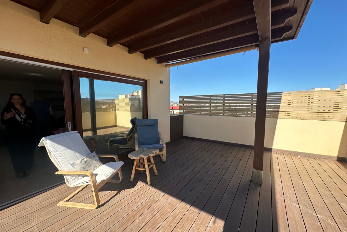 Beautiful 3-bed apartment with parking for 2 cars in Playa d’en Bossa