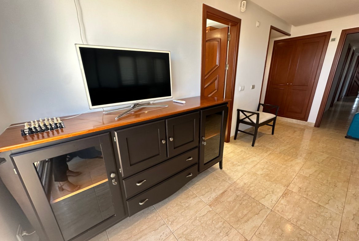Beautiful 3-bed apartment with parking for 2 cars in Playa d’en Bossa