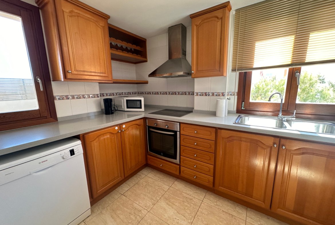Beautiful 3-bed apartment with parking for 2 cars in Playa d’en Bossa
