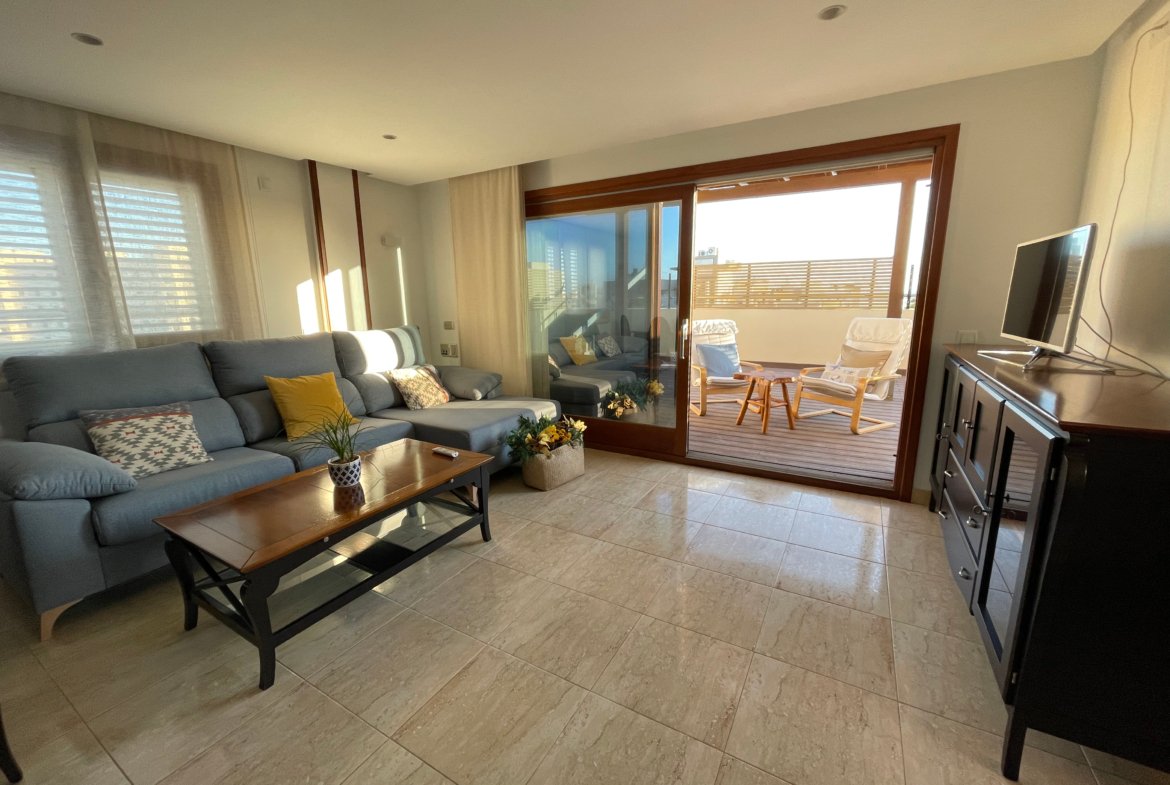 Beautiful 3-bed apartment with parking for 2 cars in Playa d’en Bossa