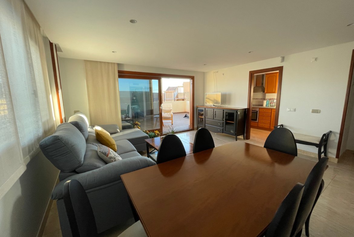Beautiful 3-bed apartment with parking for 2 cars in Playa d’en Bossa
