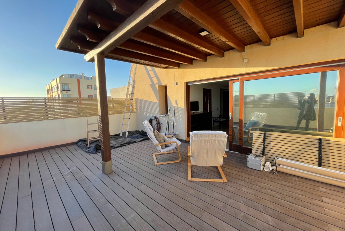 Beautiful 3-bed apartment with parking for 2 cars in Playa d’en Bossa