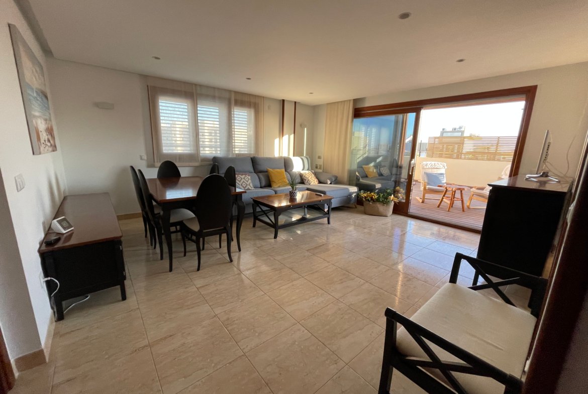 Beautiful 3-bed apartment with parking for 2 cars in Playa d’en Bossa