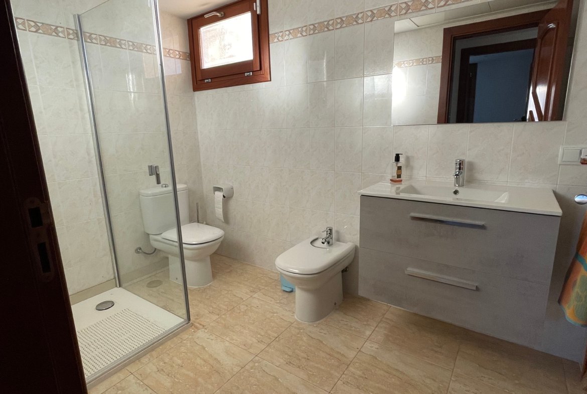 Beautiful 3-bed apartment with parking for 2 cars in Playa d’en Bossa