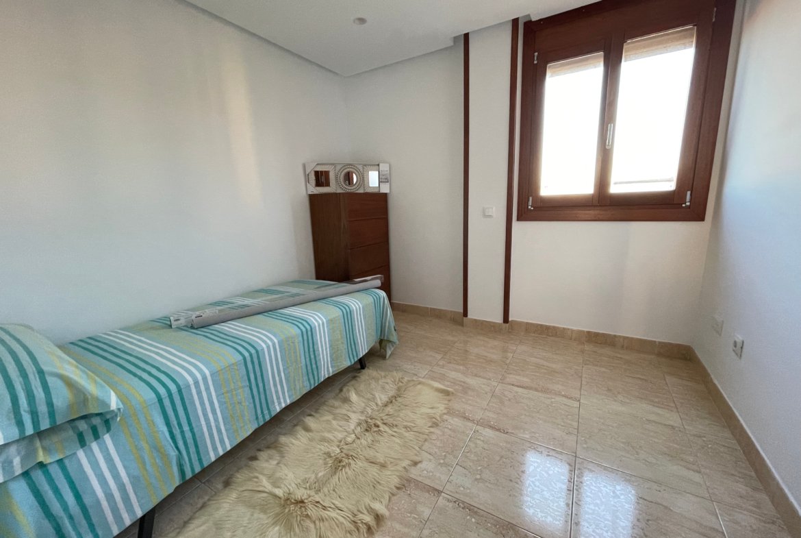 Beautiful 3-bed apartment with parking for 2 cars in Playa d’en Bossa