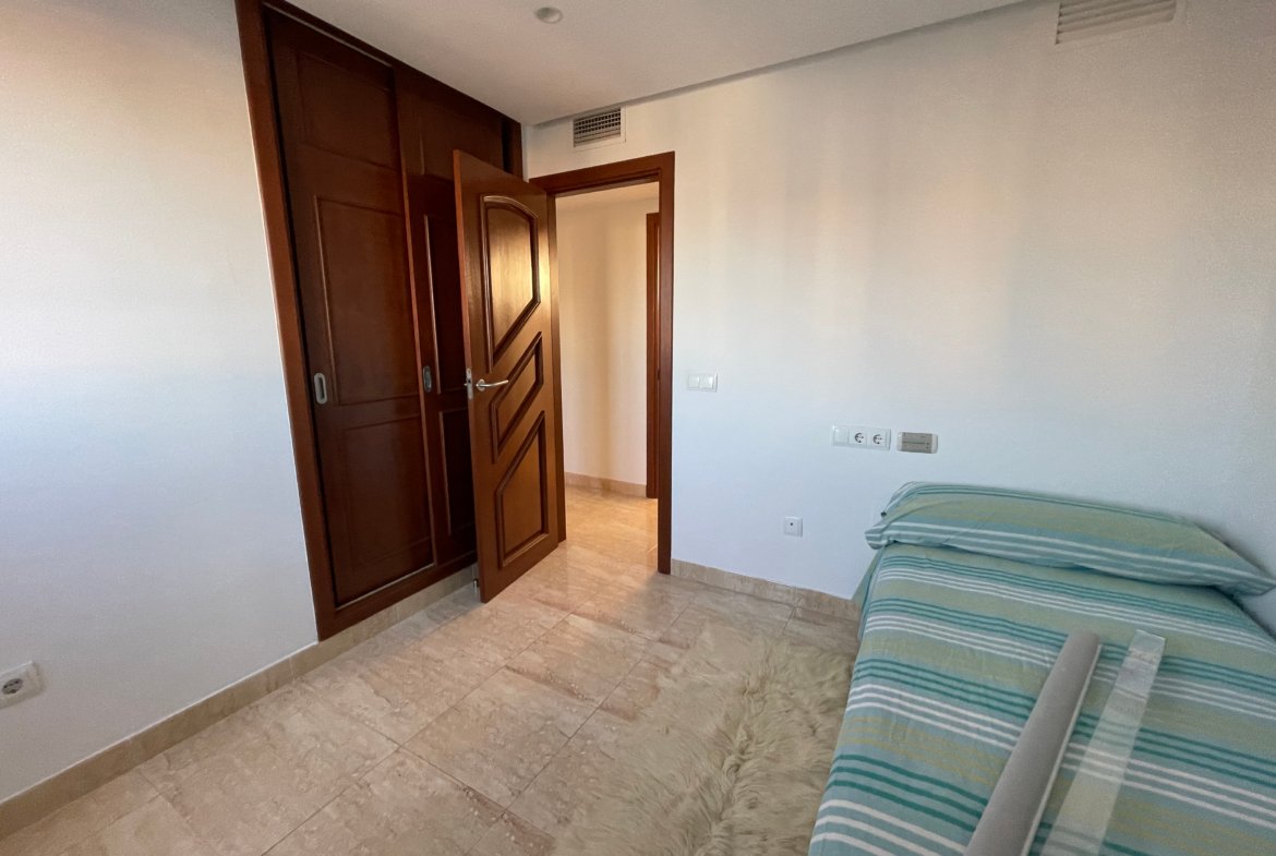 Beautiful 3-bed apartment with parking for 2 cars in Playa d’en Bossa