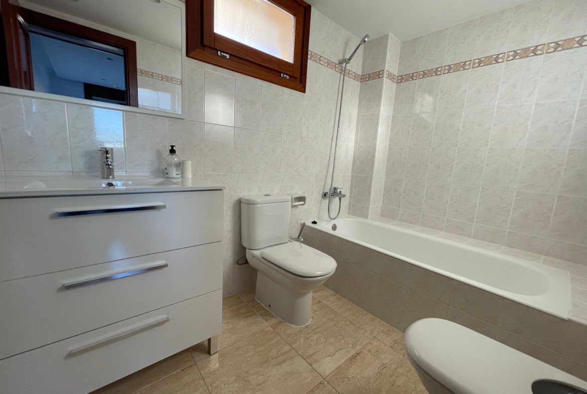 Beautiful 3-bed apartment with parking for 2 cars in Playa d’en Bossa