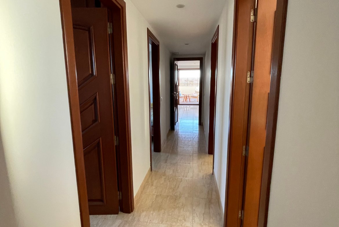 Beautiful 3-bed apartment with parking for 2 cars in Playa d’en Bossa