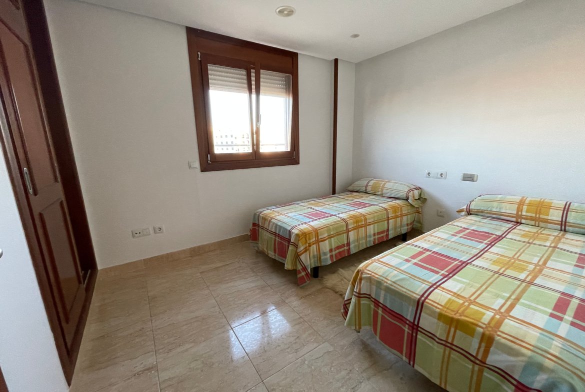 Beautiful 3-bed apartment with parking for 2 cars in Playa d’en Bossa