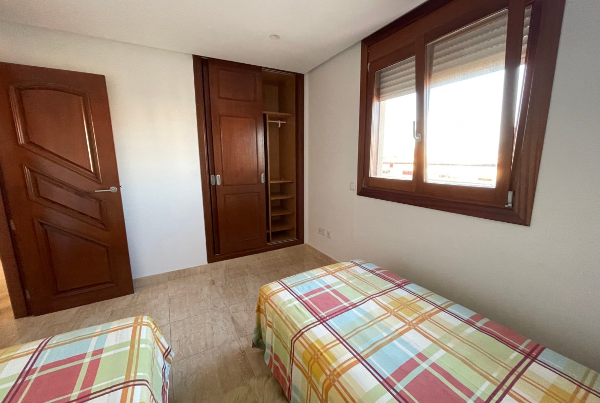 Beautiful 3-bed apartment with parking for 2 cars in Playa d’en Bossa
