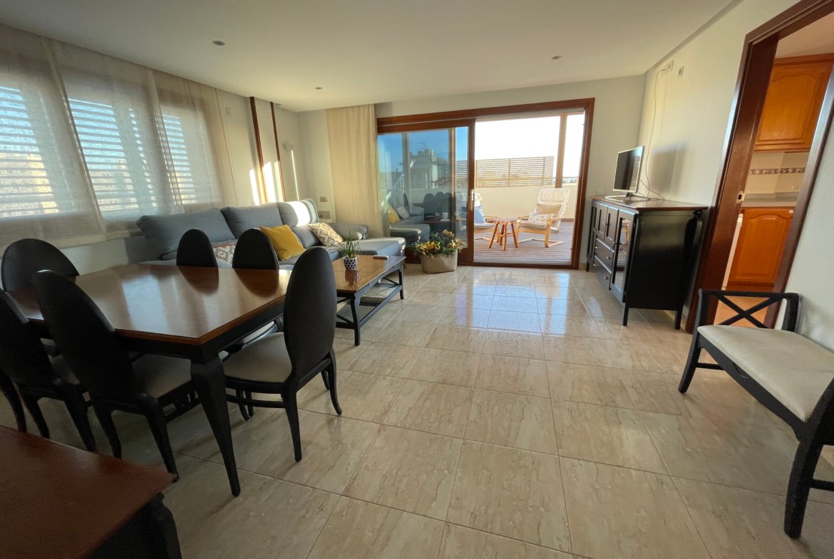 Beautiful 3-bed apartment with parking for 2 cars in Playa d’en Bossa