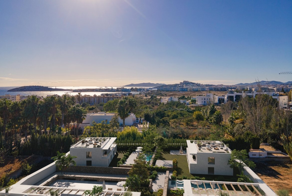 An exclusive new residential with four luxury villas in the prestigious area of Talamanca