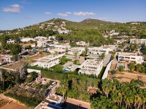 An exclusive new residential with four luxury villas in the prestigious area of Talamanca