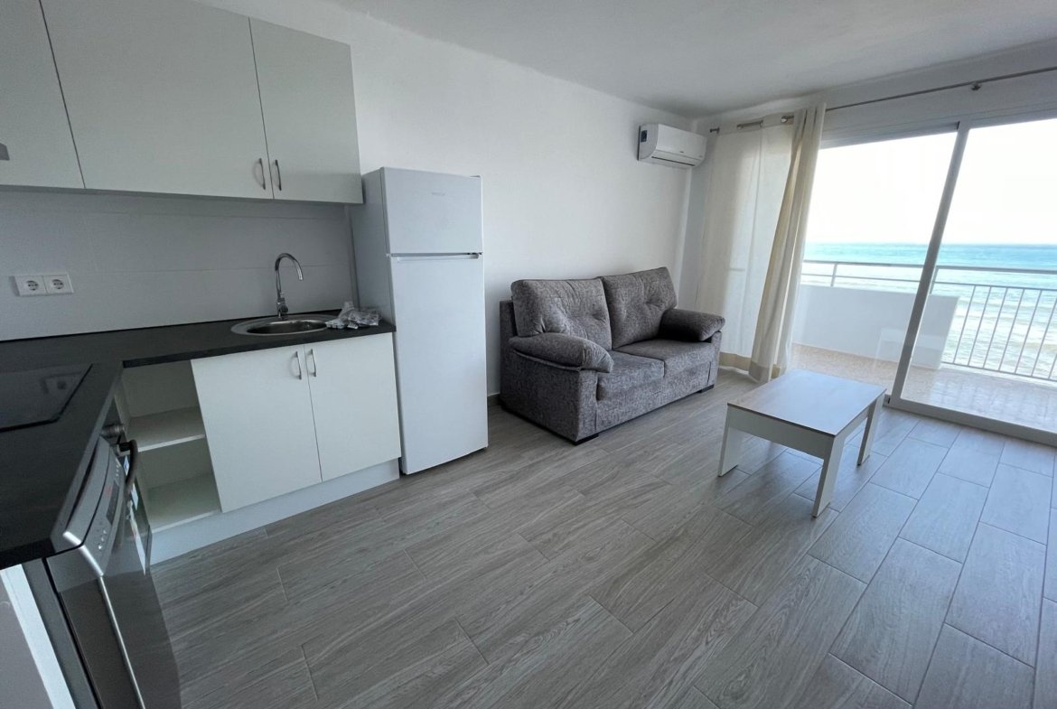 Refurbished 1-Bedroom Apartment with Sea Views in Figueretas