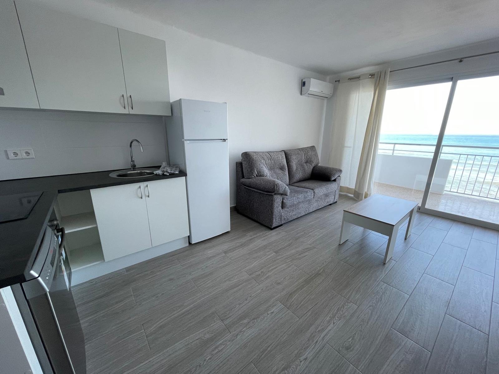 PHOTO-2026-09-01-10-05-25 Refurbished 1-Bedroom Apartment with Sea Views in Figueretas