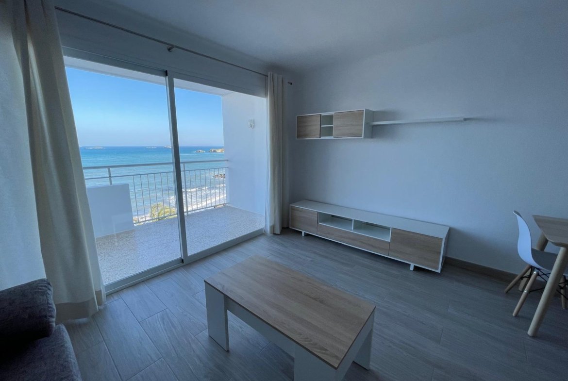 Refurbished 1-Bedroom Apartment with Sea Views in Figueretas