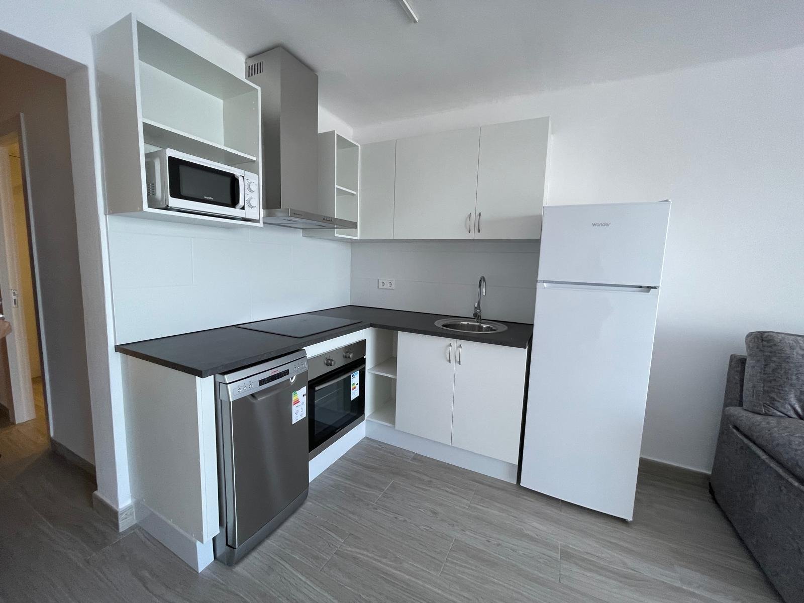 PHOTO-2026-09-01-10-05-26 3 Refurbished 1-Bedroom Apartment with Sea Views in Figueretas