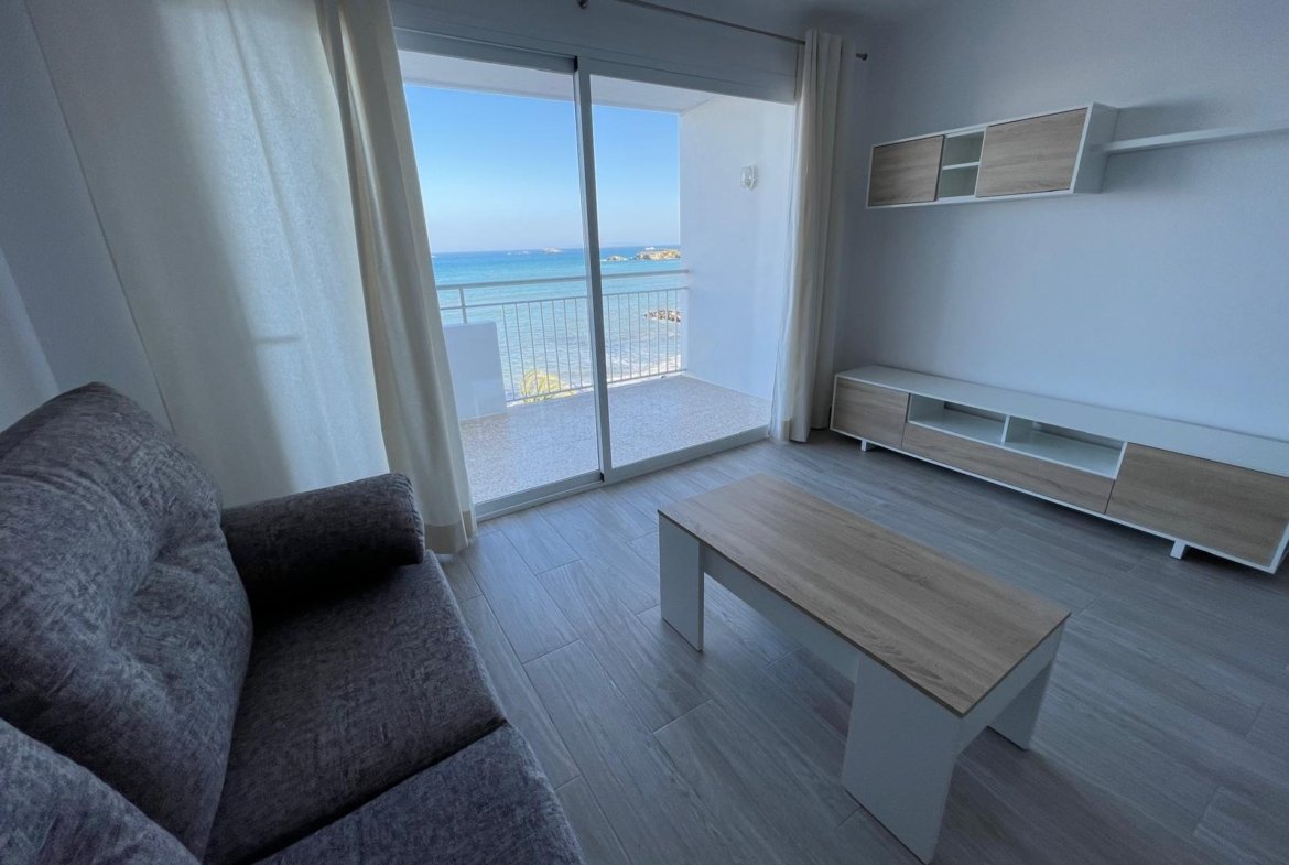 Refurbished 1-Bedroom Apartment with Sea Views in Figueretas