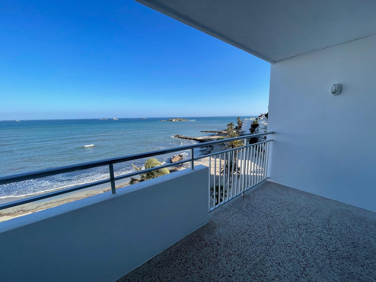 PHOTO-2026-09-01-10-05-27 2 Refurbished 1-Bedroom Apartment with Sea Views in Figueretas