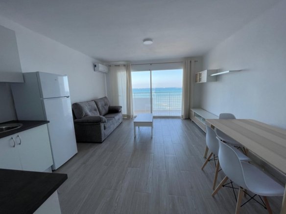 Refurbished 1-Bedroom Apartment with Sea Views in Figueretas