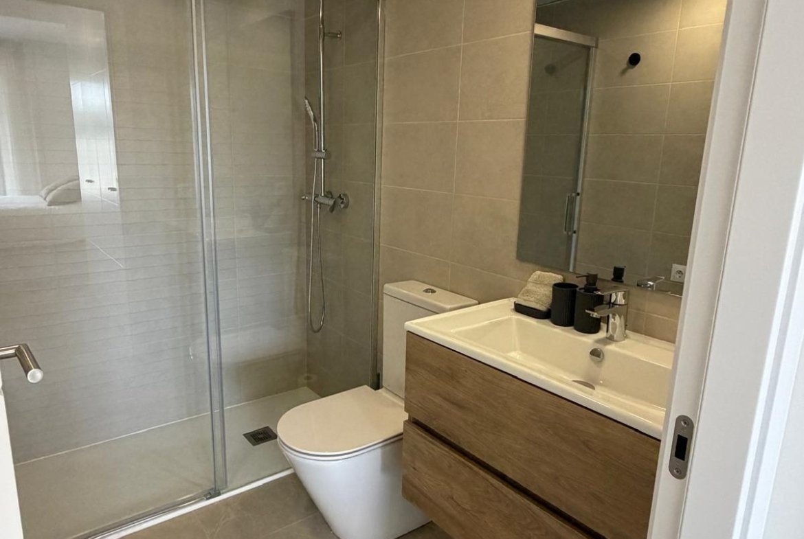 Brand-New 1-Bedroom Apartment with Private Parking and Communal Pool in Playa d’en Bossa
