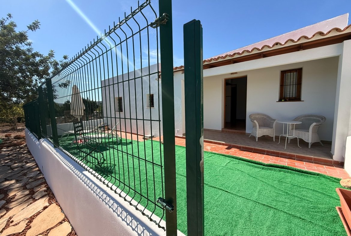 Charming Casita Available for Annual Rent in Cala Llenya