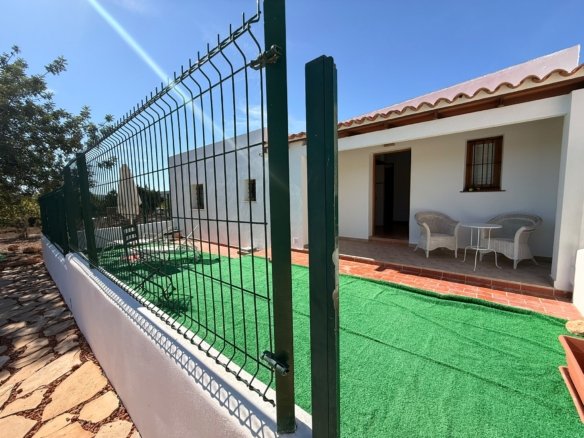 Charming Casita Available for Annual Rent in Cala Llenya