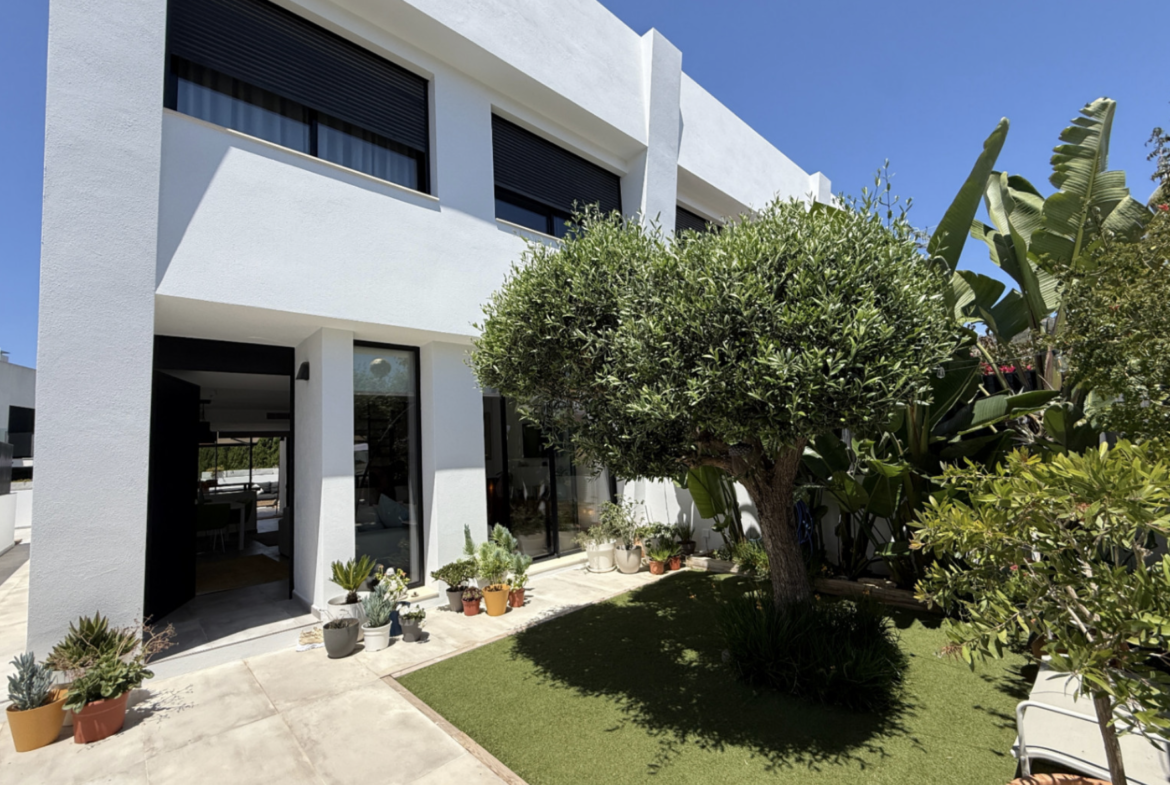 Modern Corner Townhouse with Communal Pool in Jesús For Sale