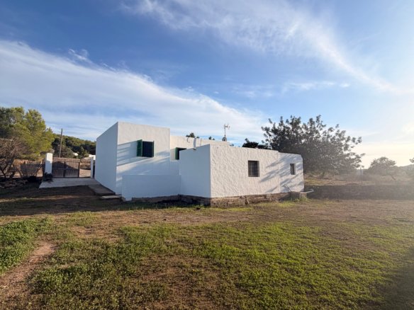 Country House with Garden for Long-Term Rental in Benimussa