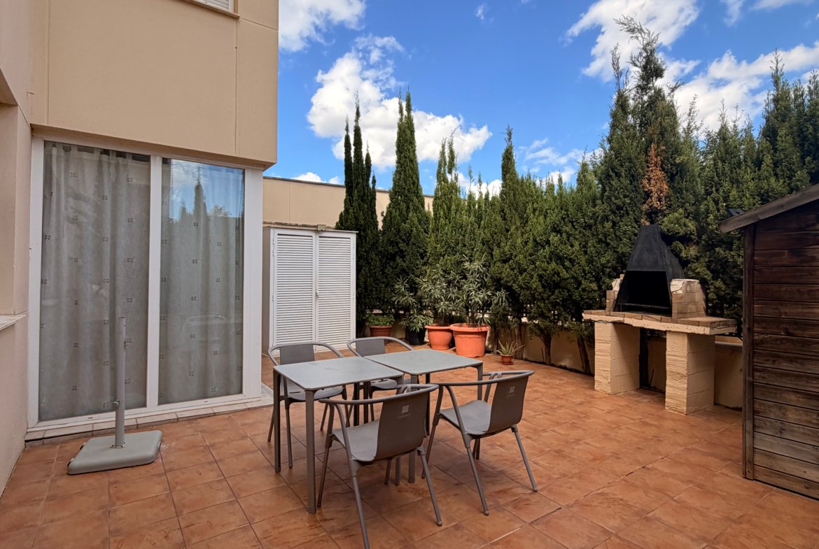 Ground Floor Apartment with Private Terrace in Ibiza