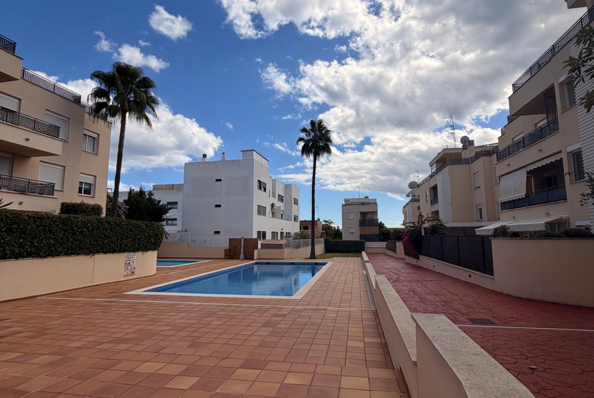 Ground Floor Apartment with Private Terrace in Ibiza