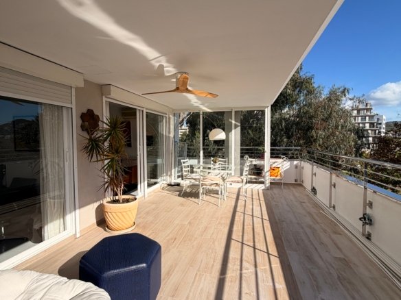 Bright 2-Bedroom Apartment for Sale in Marina Botafoch
