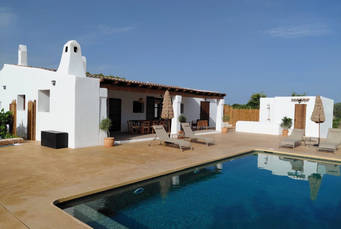3-Bedroom Family Home Near Santa Gertrudis – 9 to 10 Month Rental