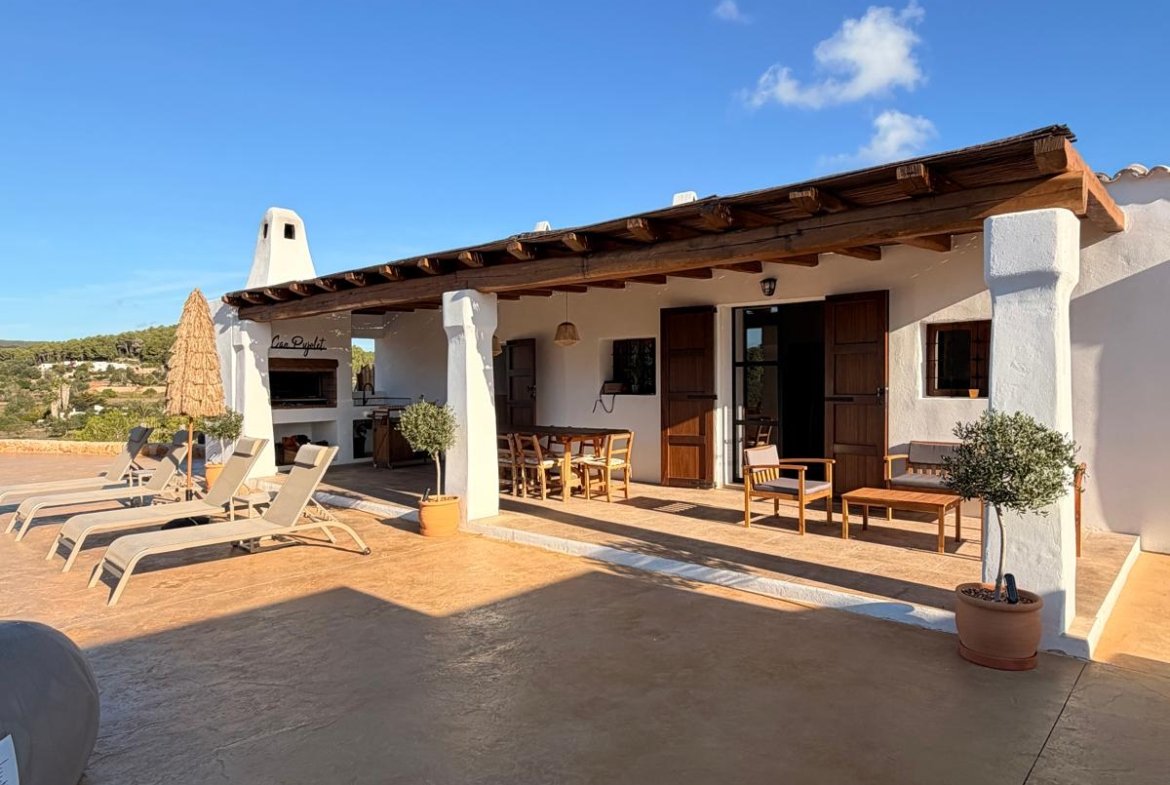 3-Bedroom Family Home Near Santa Gertrudis – 9 to 10 Month Rental