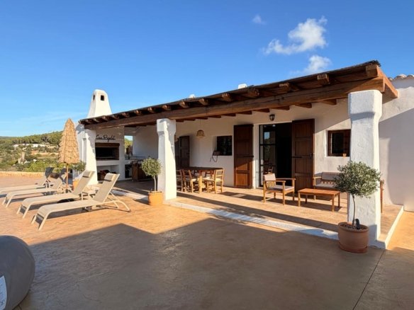 3-Bedroom Family Home Near Santa Gertrudis – 9 to 10 Month Rental