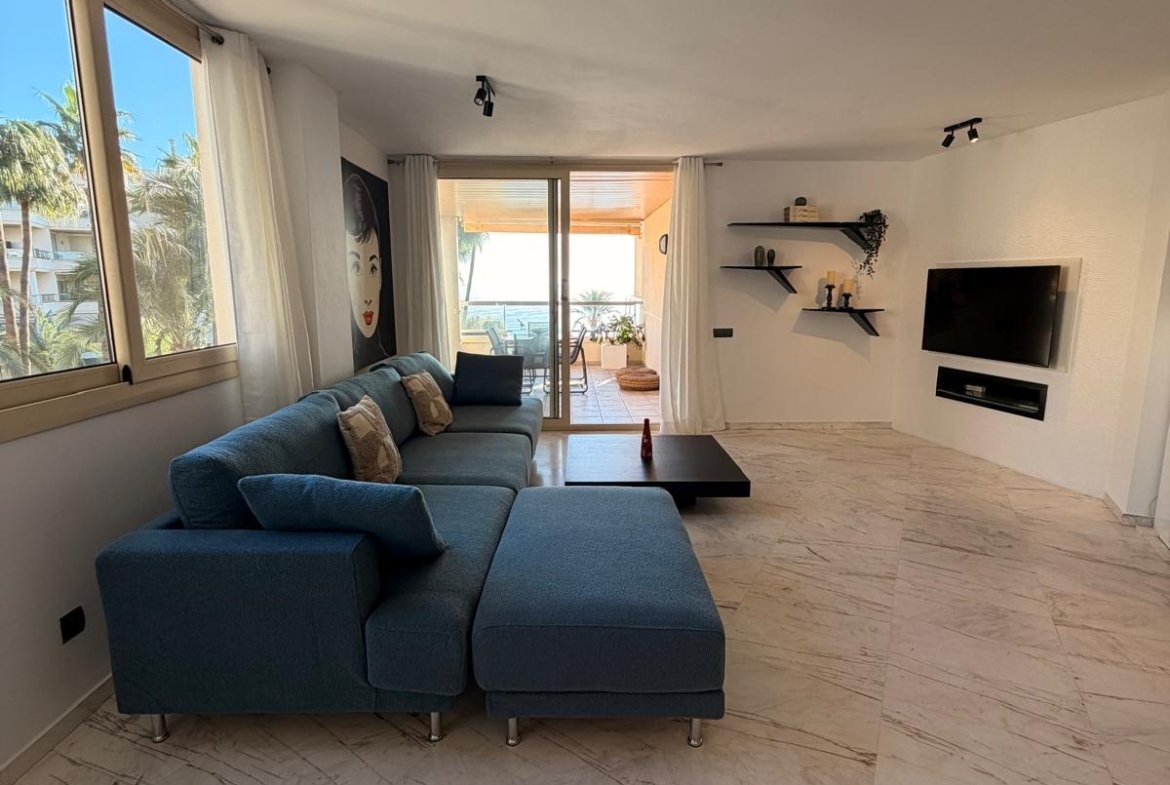 3-Bedroom Apartment with Sea Views in Playa den Bossa