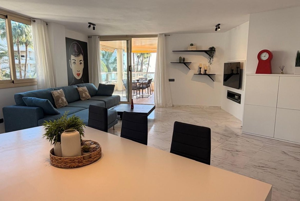 3-Bedroom Apartment with Sea Views in Playa den Bossa